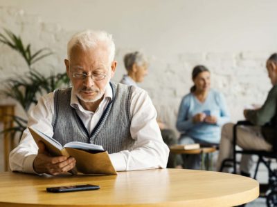 Prévenir de la perte de l’autonomie d’une personne âgée vivant à domicile ou en structure d’accueil