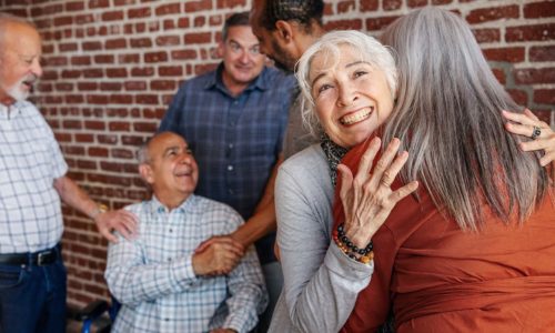 Haptonomie et personnes âgée : s’initier au toucher bien-être